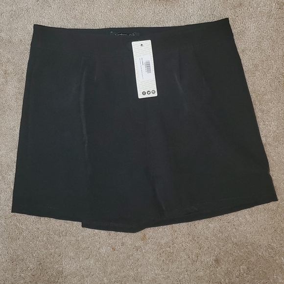 Button Tailored Shorts - Picture 2 of 5